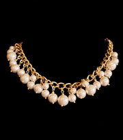 Gullfarget halskjede med perler